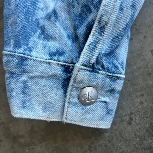 Calvin Klein Jeans Boxy Oversized Denim Jacket Cloudy AOP - Picture 7 of 12